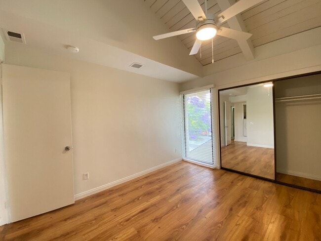 Building Photo - Lovely 2Bedroom, 2 Bathroom Condo!