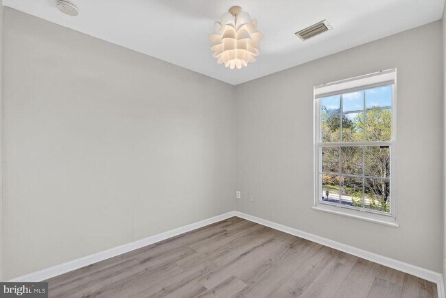 Building Photo - 7409 Gadsby Square