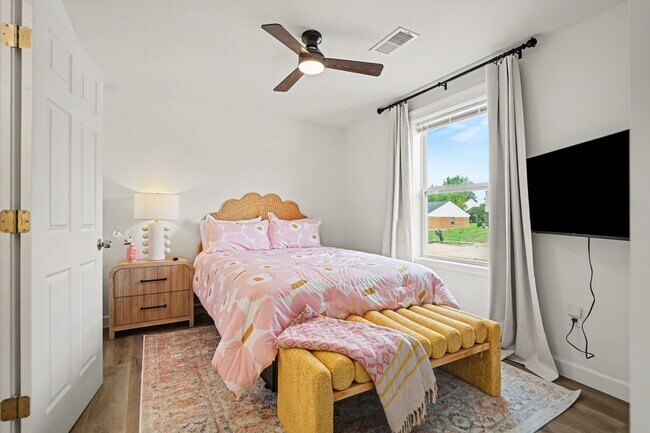 Building Photo - Relaxing 4BR Home in Peaceful Neighborhood