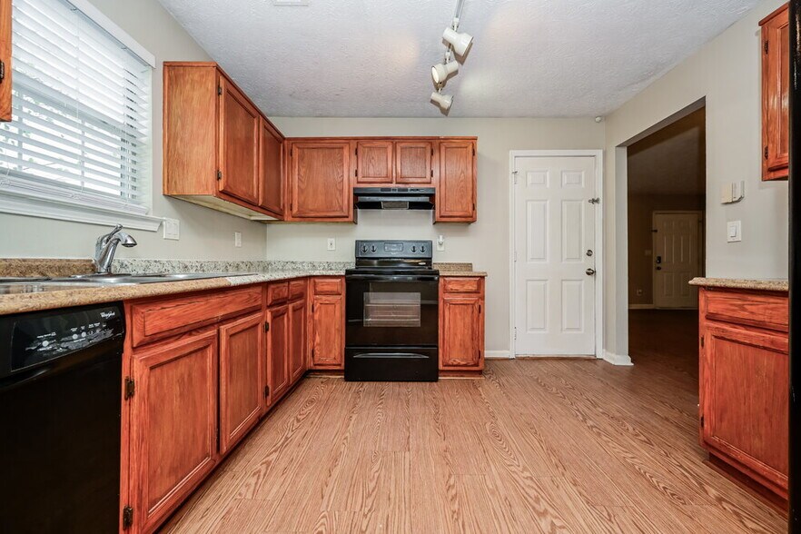 Building Photo - 508 Village Cir