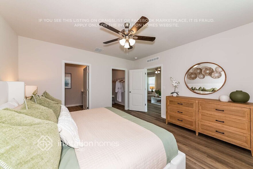 Building Photo - 8048 Majestic Palms Ct