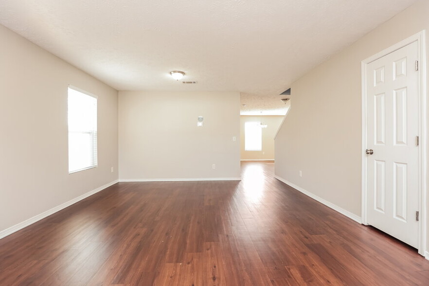 Building Photo - 5576 Dory Dr