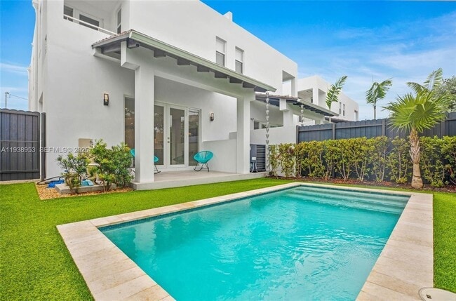 Building Photo - 3655 SW 26th St