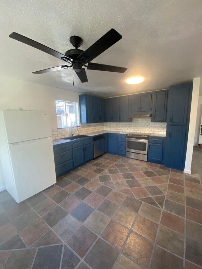 Building Photo - 5036 Lake Shastina Dr