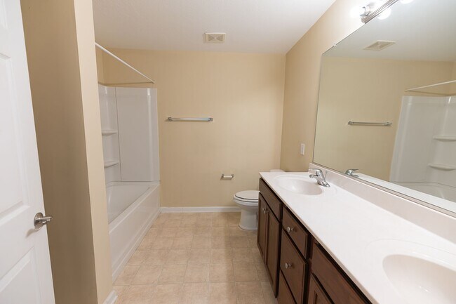 Building Photo - 111 Goldfinch Ave
