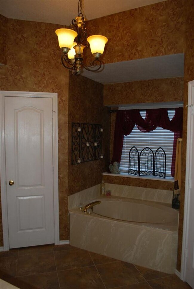 Building Photo - VIEW NOW/COMING SOON - Charming 3 Bed Home in NRH | Open Kitchen + Spacious Backyard