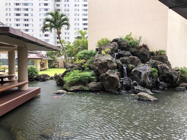 Building Photo - Subtly Furnished Honolulu Park Place 2BR/2BA/2PK Ocean View