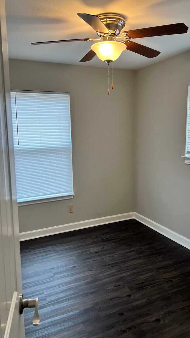 Building Photo - 5914 Magnes Ln