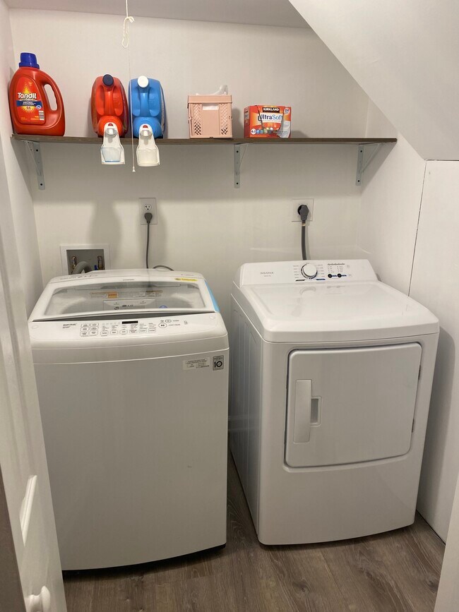 Building Photo - 1009 N Van Dorn St