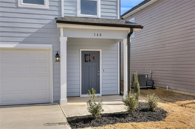 Building Photo - 113 Essence Dr