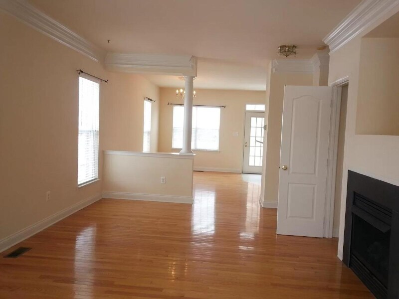 Building Photo - 12853 Murphy Grove Terrace