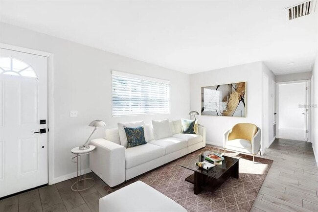 Building Photo - 6521 S Englewood Ave