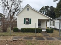 Building Photo - 228 Eden St