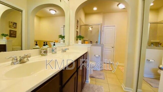 Building Photo - 850 Windy Falls Dr