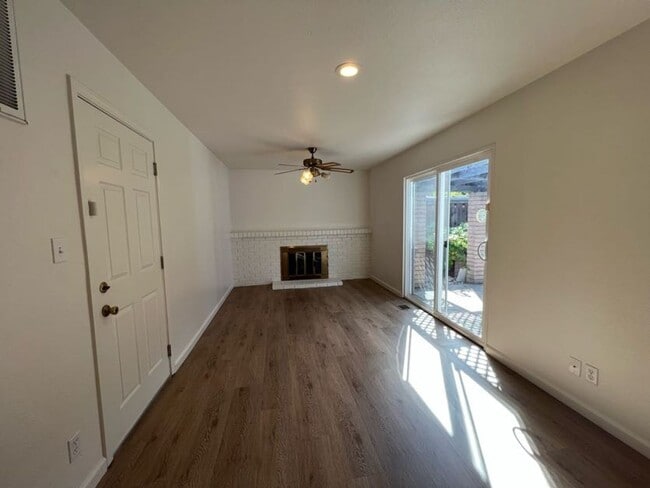 Building Photo - 4BD/2BA Newly Remodelled Cambrian Park Hom...