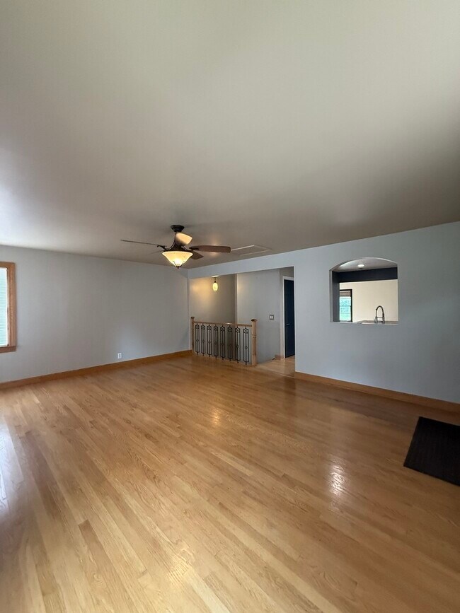 Building Photo - 479 N Elm Ave