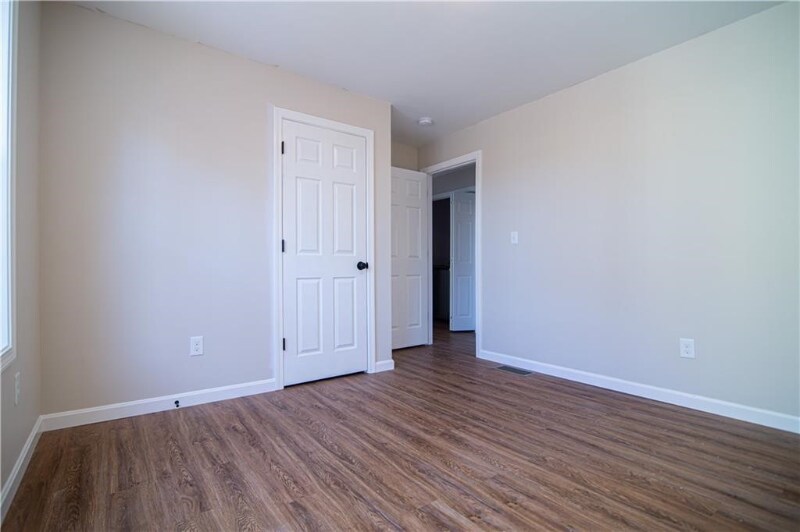 Building Photo - 84 Glenham St