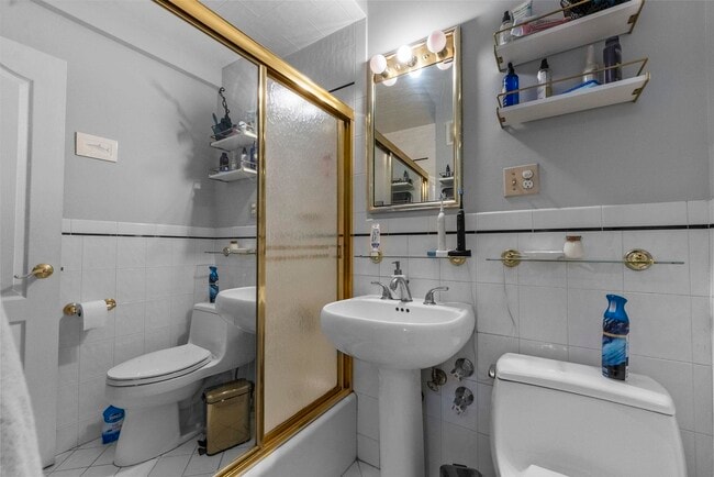 Building Photo - 225 St Pauls Ave