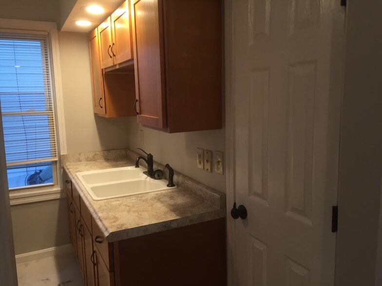 Building Photo - 3323 Emerson Ave