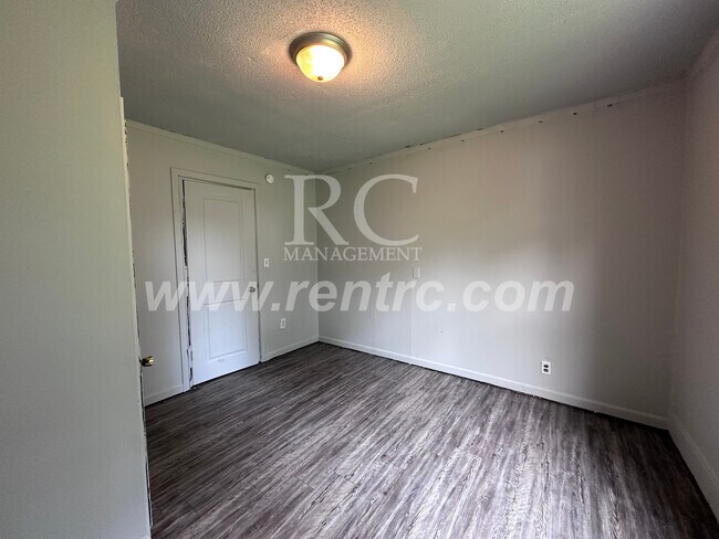 Building Photo - 106 Wisconsin-