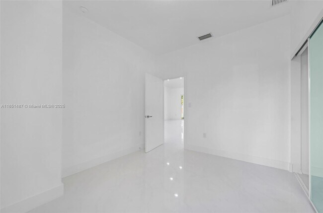 Building Photo - 15620 NW 39th Ct