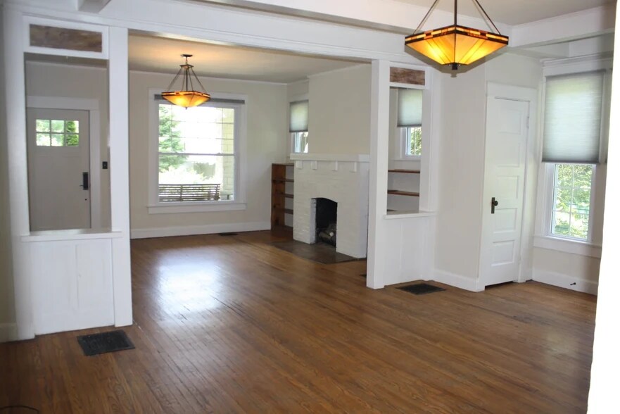 Building Photo - 611 S Park Ave