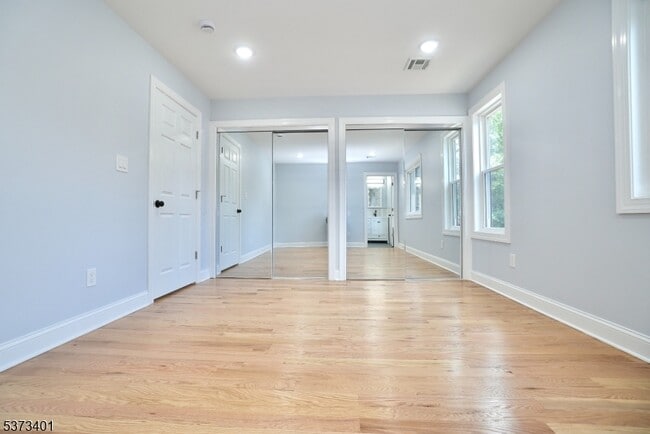 Building Photo - 226 Park Ave