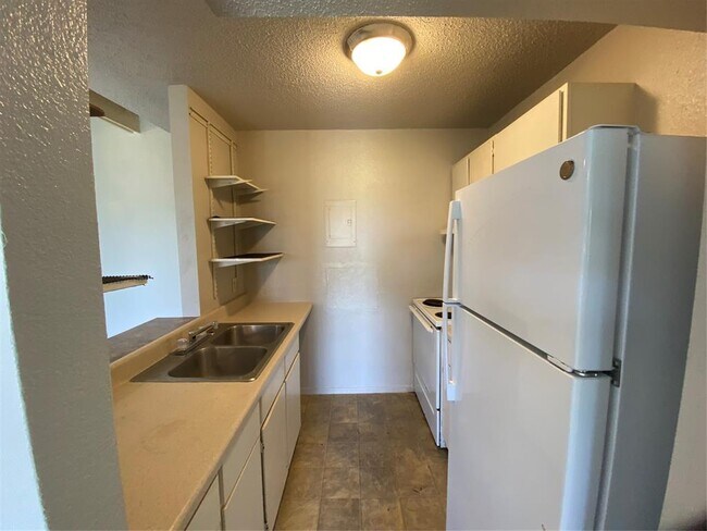 Building Photo - 500 Austin Rd