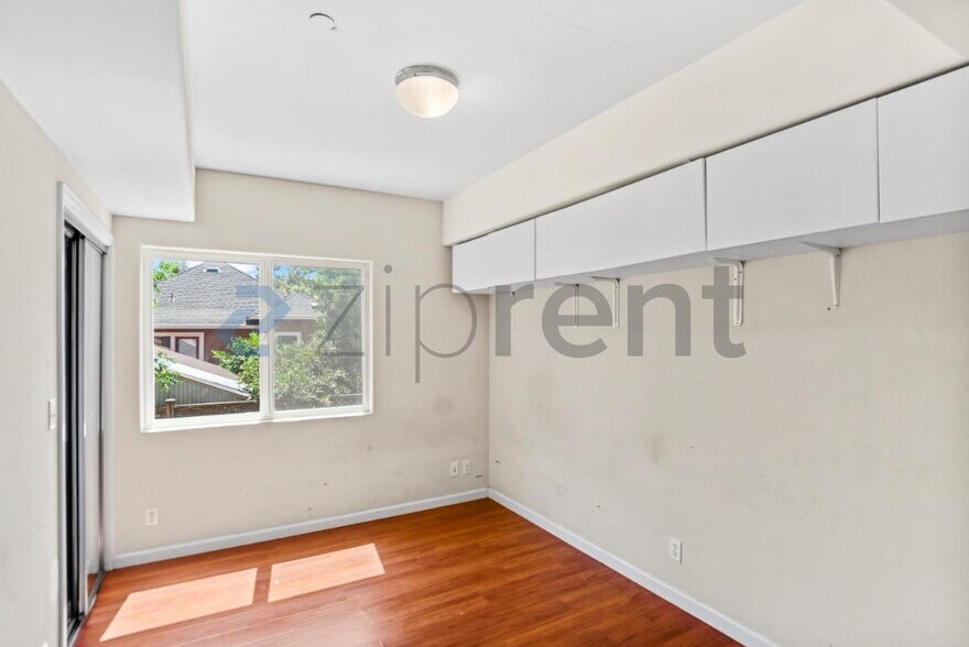 Building Photo - Unit 9
