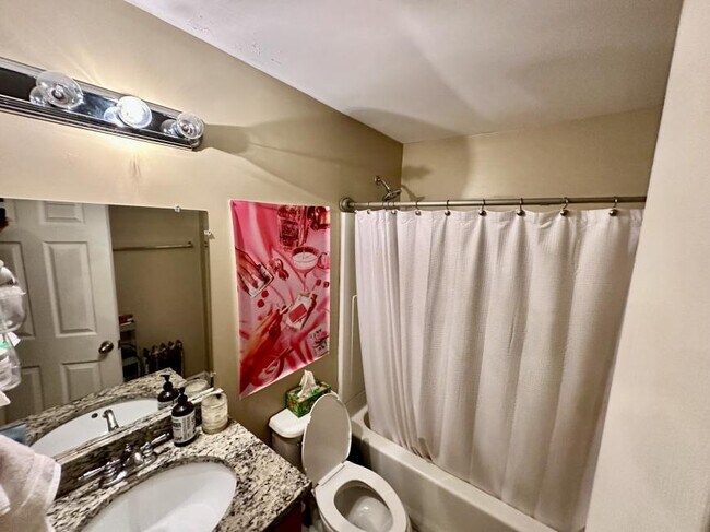 Building Photo - 4 bedroom in Brookline MA 02446