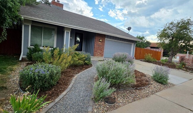 Primary Photo - Spacious 4BR3BA House in Aurora