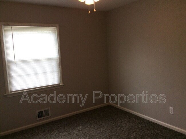 Building Photo - 1417 Pennel Dr