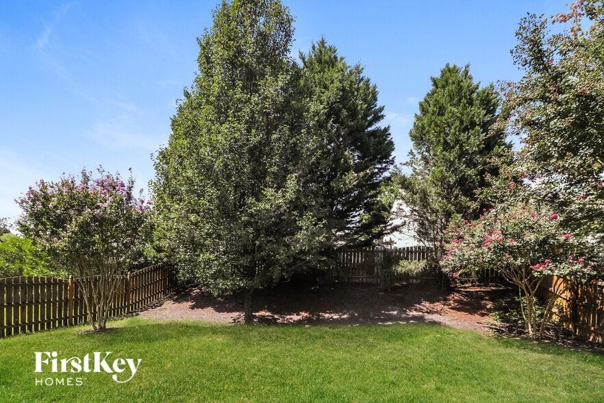 Building Photo - 7347 Lamplighter Close Dr