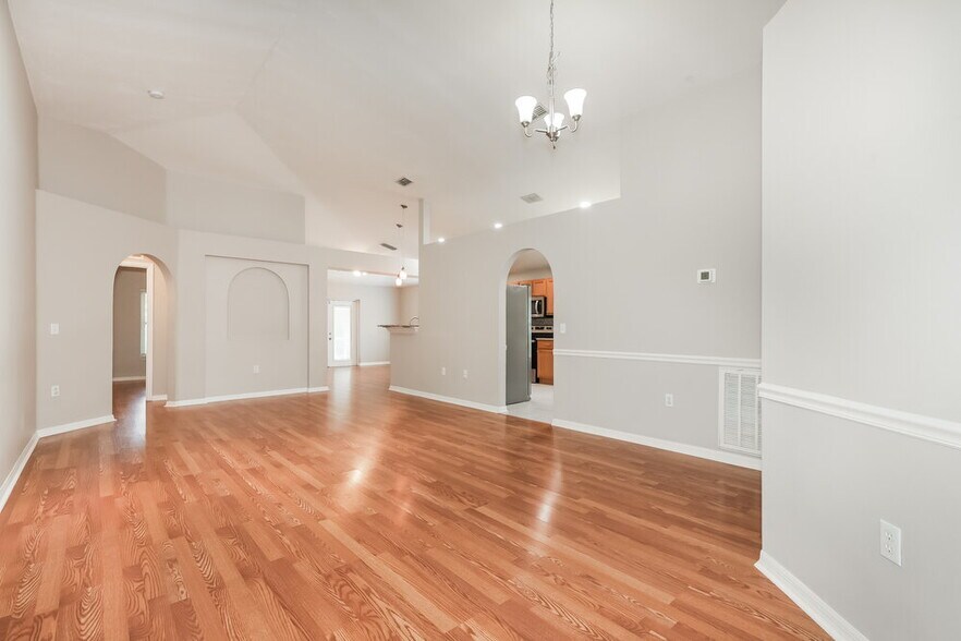 Building Photo - 1309 Alhambra Crest Dr