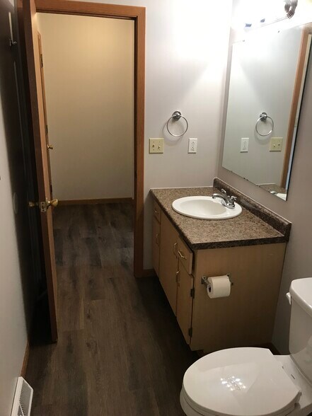 Building Photo - 116 Woodcrest Dr