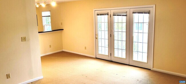Building Photo - 1356 Villa Way