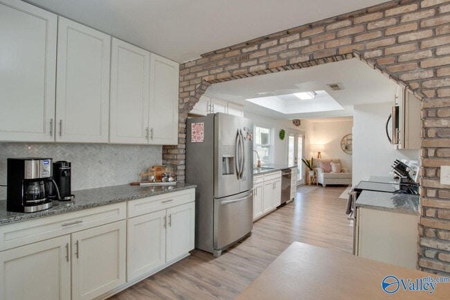 Building Photo - 2013 Wrenwood Dr SE