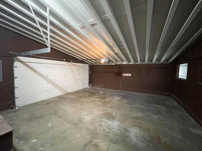 Building Photo - 3Bd/2Ba Shoreline House