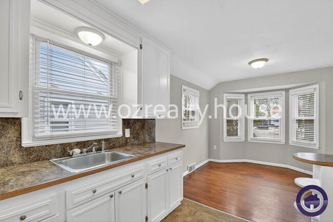 Building Photo - 110 Pasadena Blvd