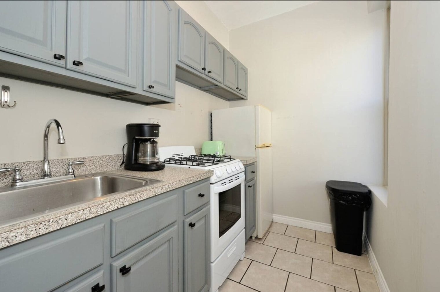 Building Photo - 444 First Ave Loop