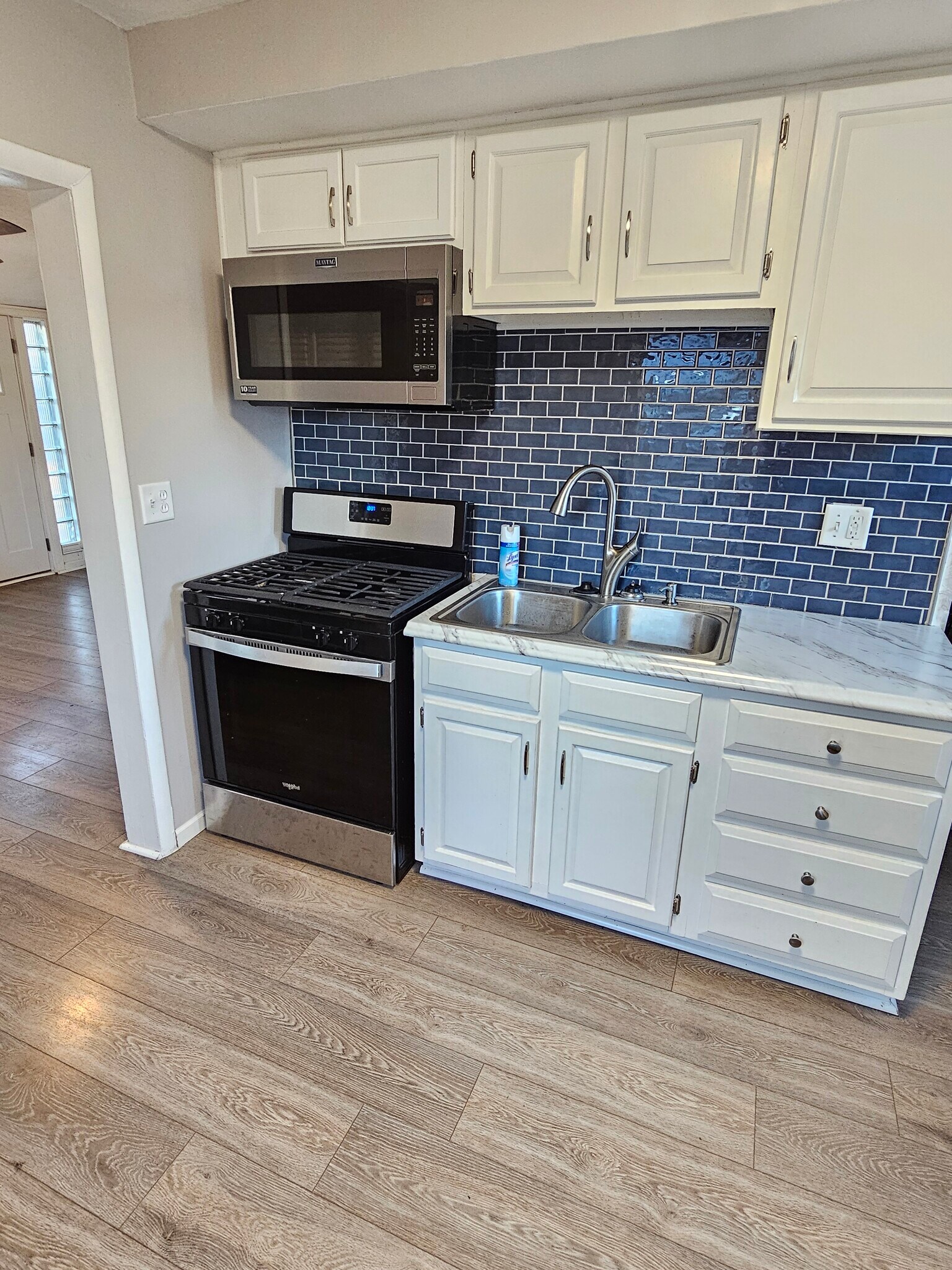 Building Photo - 118 S Kenmore Dr