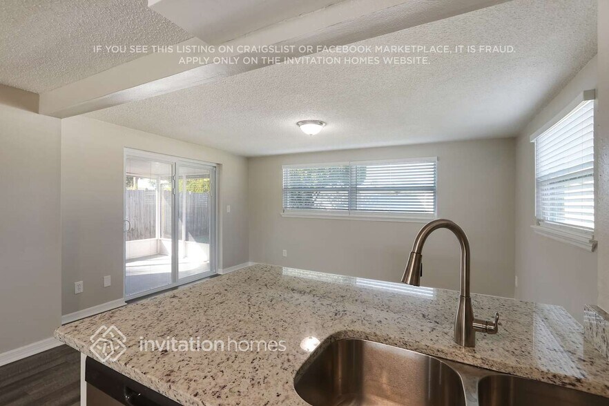 Building Photo - 3423 Garfield Dr