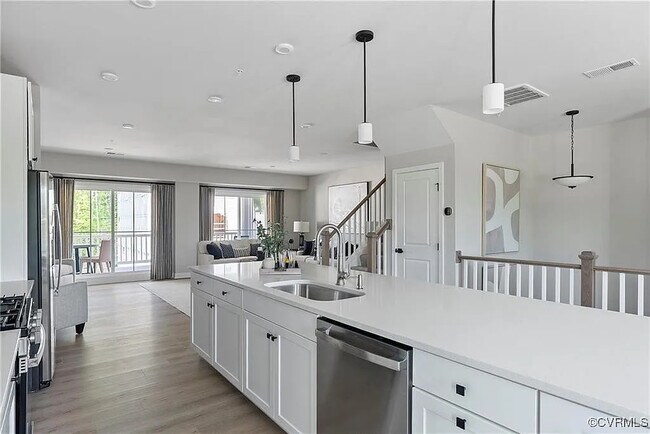 Building Photo - 8049 Lake Laurel Ln