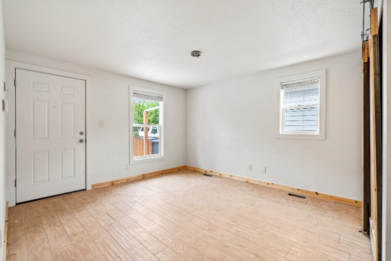 Building Photo - 514 E 1st St