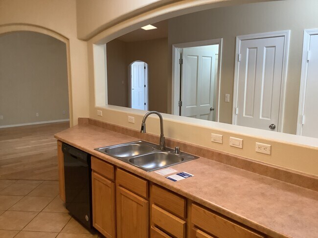 Building Photo - 3141 Zia St NE