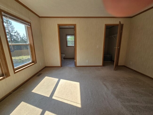 Building Photo - 620 Sinclair Ln