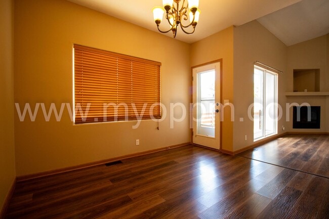 Building Photo - spacious 4-bedroom, 3-bathroom
