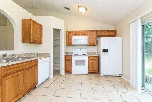 Building Photo - 12744 Ashbrook Cir W