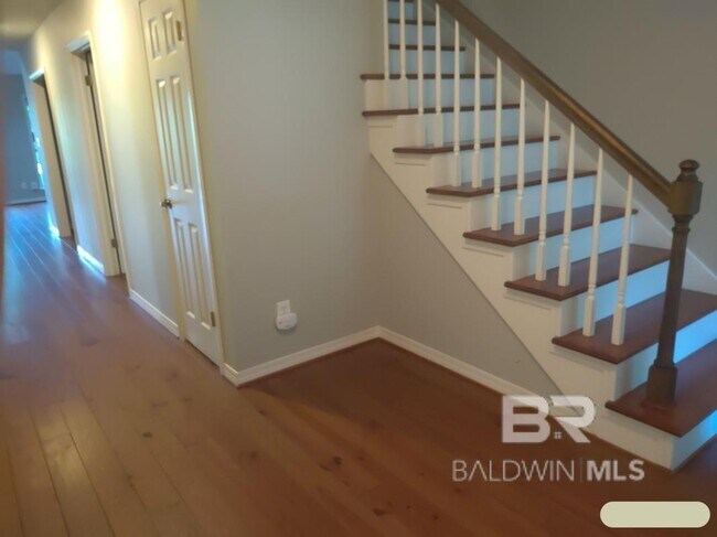 Building Photo - 31 Lake Shore Dr