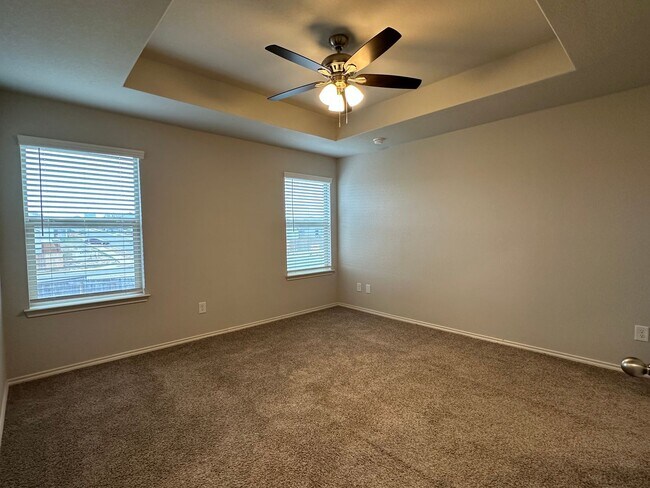 Building Photo - Luxury Townhome